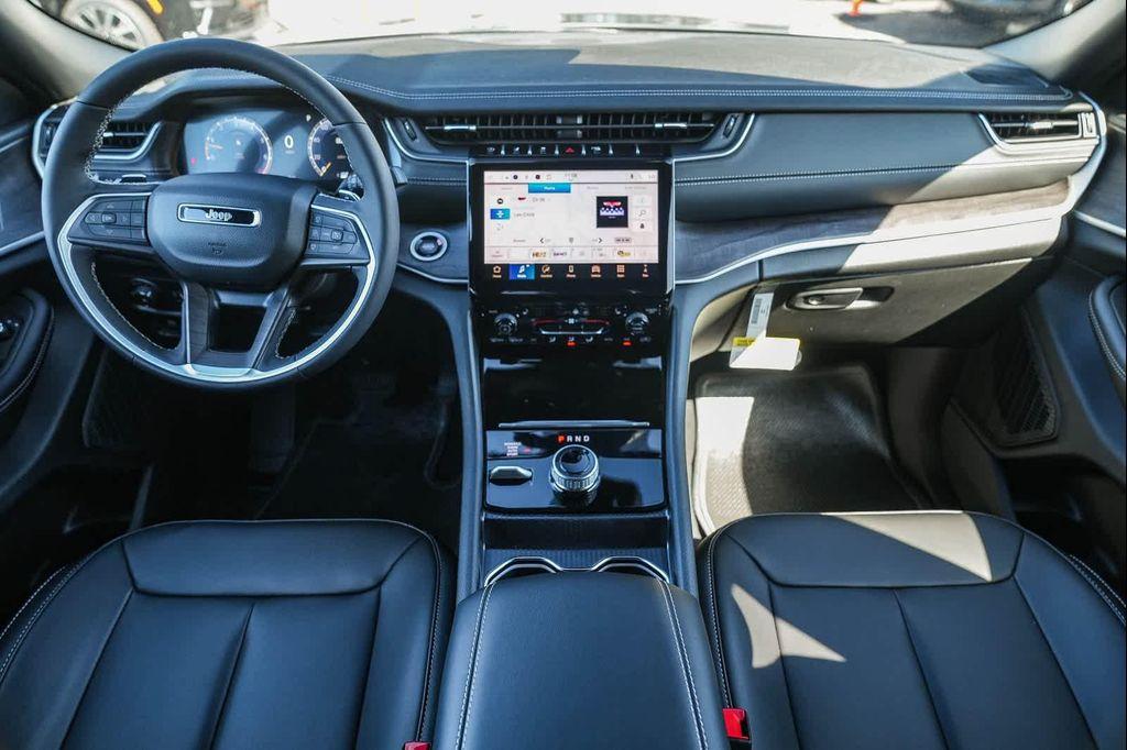 new 2025 Jeep Grand Cherokee car, priced at $41,760