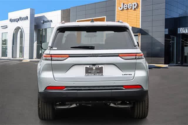 new 2025 Jeep Grand Cherokee car, priced at $43,992