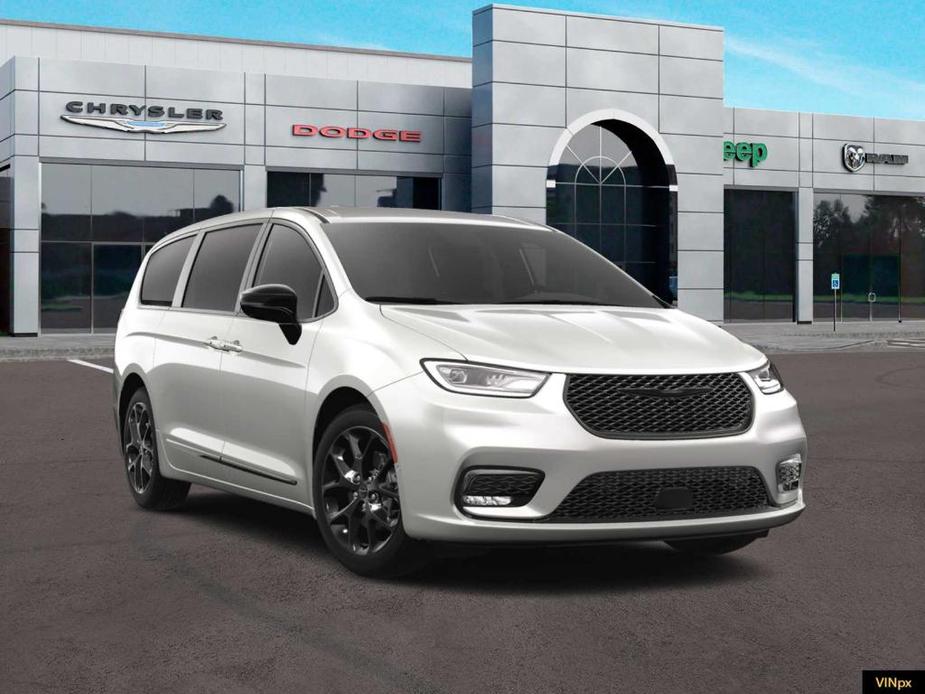 new 2024 Chrysler Pacifica Hybrid car, priced at $54,105