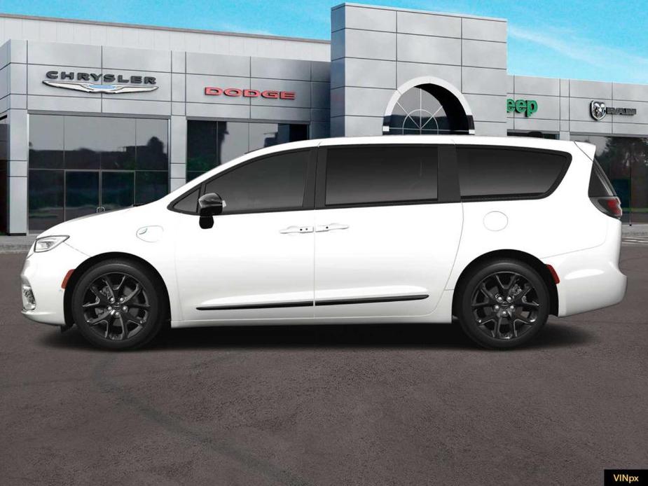 new 2024 Chrysler Pacifica Hybrid car, priced at $47,522