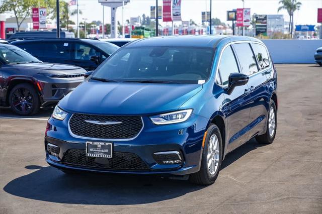 new 2025 Chrysler Pacifica car, priced at $39,920