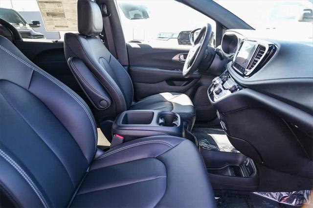 new 2025 Chrysler Pacifica car, priced at $39,920