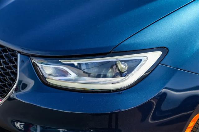 new 2025 Chrysler Pacifica car, priced at $39,920
