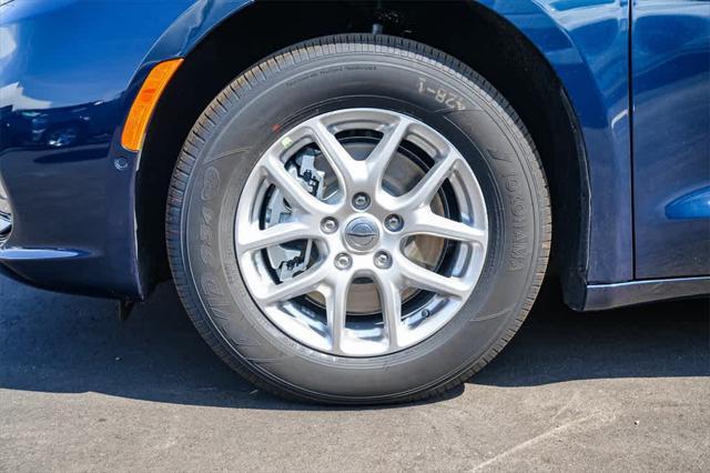 new 2025 Chrysler Pacifica car, priced at $39,920