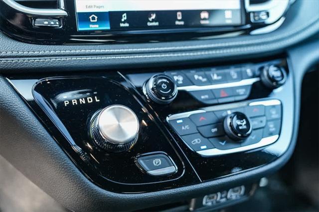 new 2025 Chrysler Pacifica car, priced at $39,920