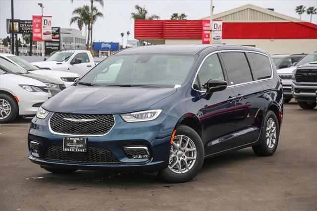 new 2025 Chrysler Pacifica car, priced at $39,920