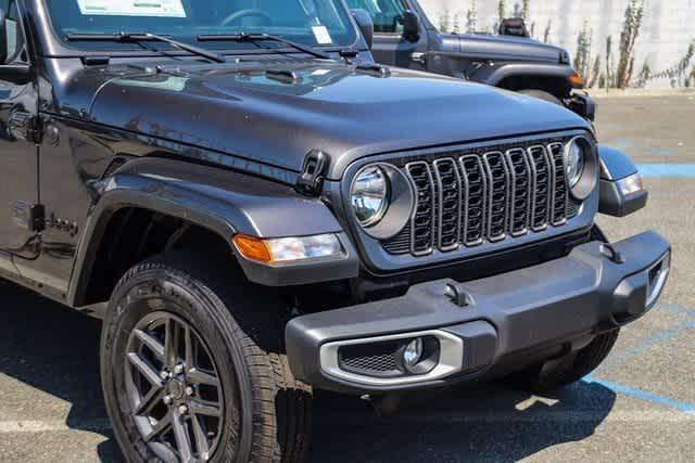 new 2024 Jeep Gladiator car, priced at $35,572