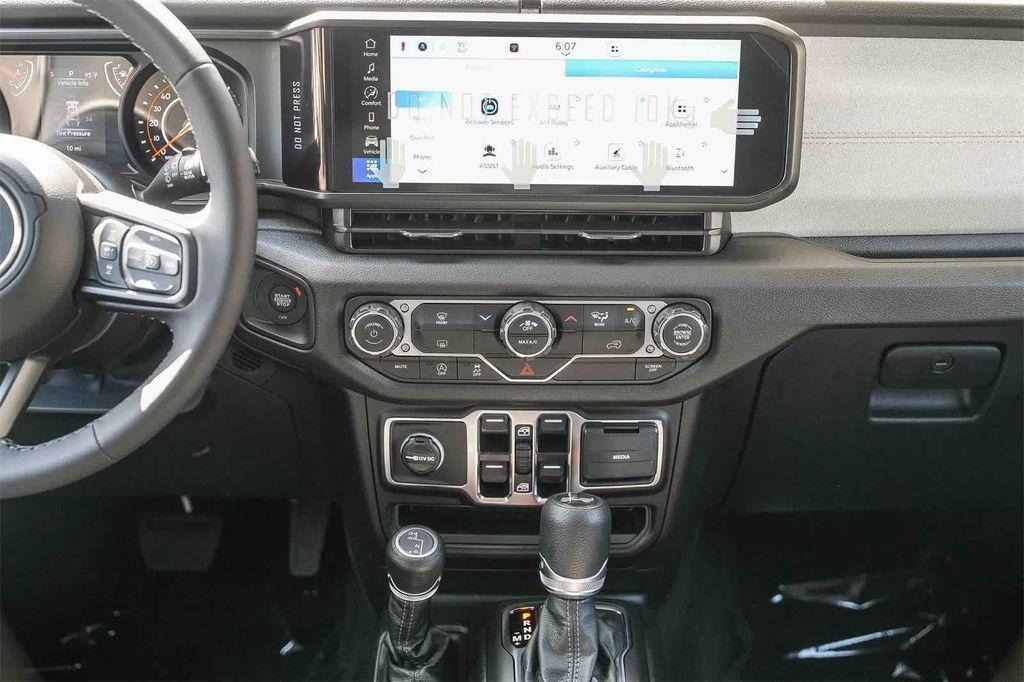 new 2025 Jeep Wrangler car, priced at $42,525