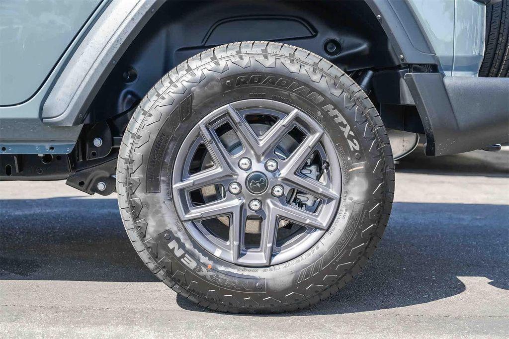 new 2025 Jeep Wrangler car, priced at $42,525