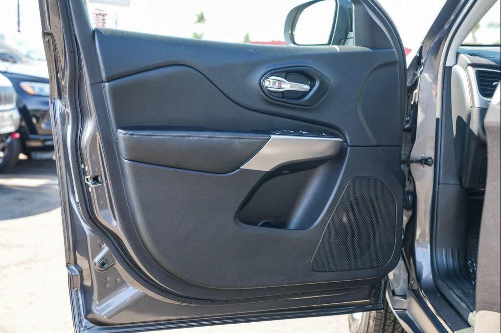 used 2022 Jeep Cherokee car, priced at $22,675