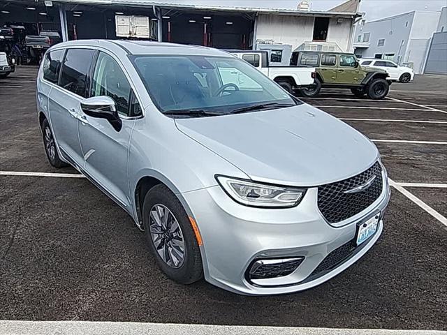 used 2023 Chrysler Pacifica Hybrid car, priced at $29,978