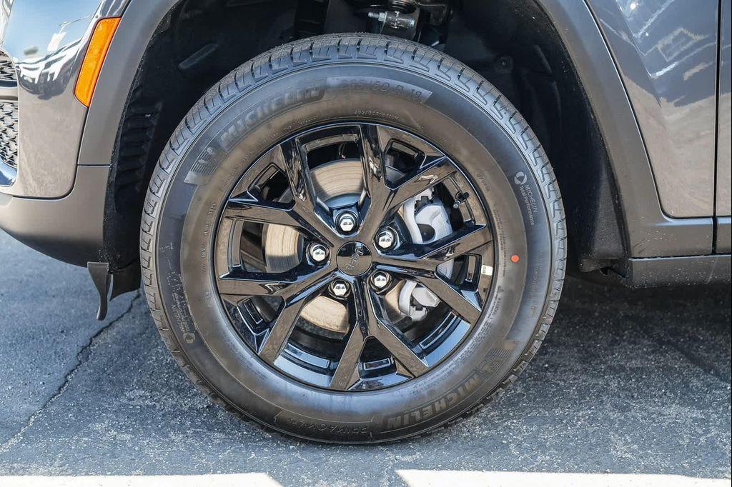 new 2025 Jeep Grand Cherokee car, priced at $34,480