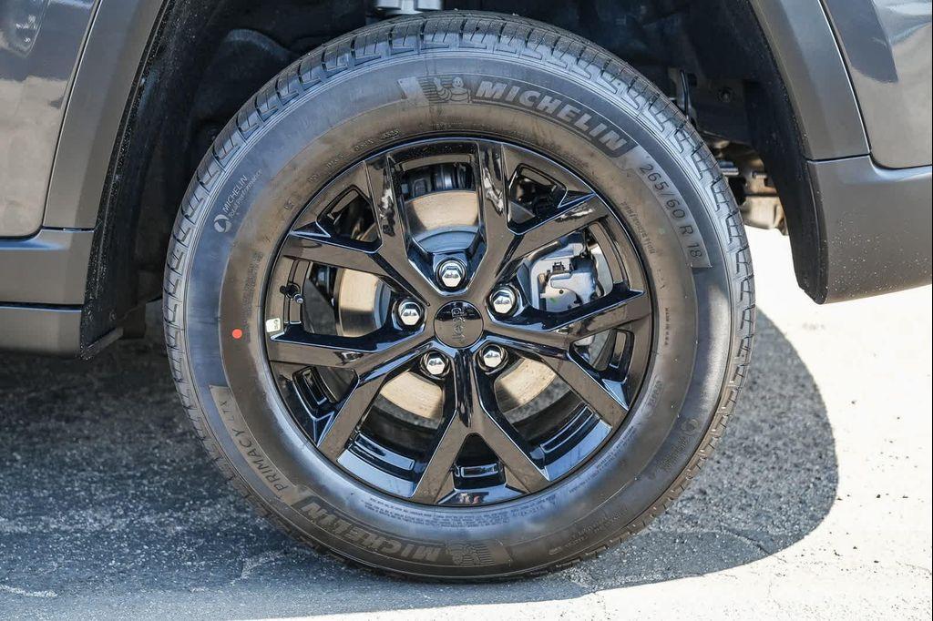 new 2025 Jeep Grand Cherokee car, priced at $34,480