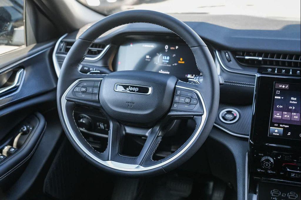 new 2025 Jeep Grand Cherokee car, priced at $34,480