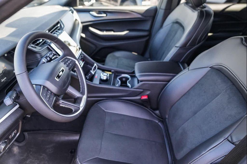 new 2025 Jeep Grand Cherokee car, priced at $34,480