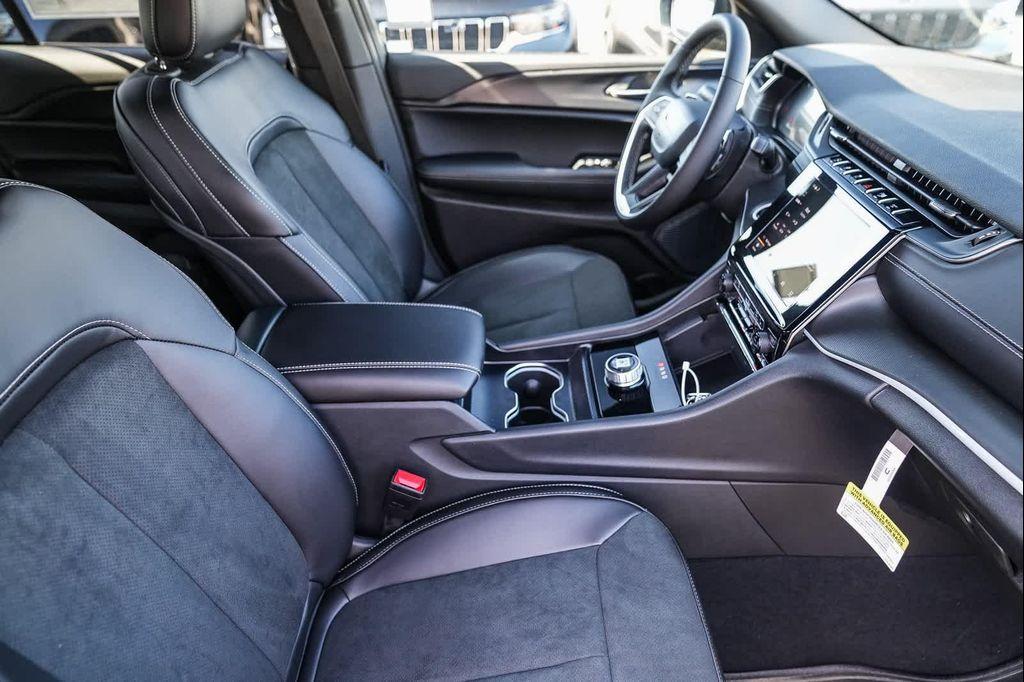 new 2025 Jeep Grand Cherokee car, priced at $34,480