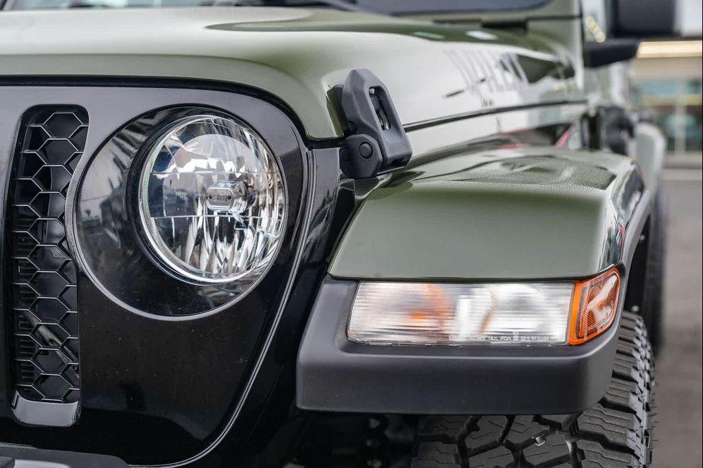 used 2021 Jeep Gladiator car, priced at $33,654
