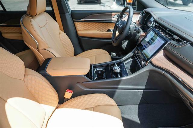 new 2025 Jeep Grand Cherokee car, priced at $48,705