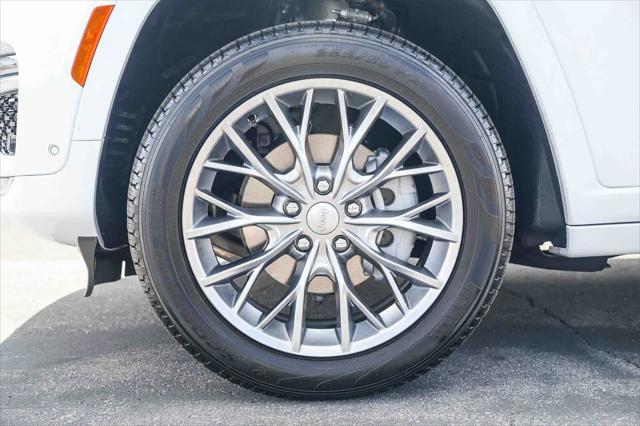 new 2025 Jeep Grand Cherokee car, priced at $48,705