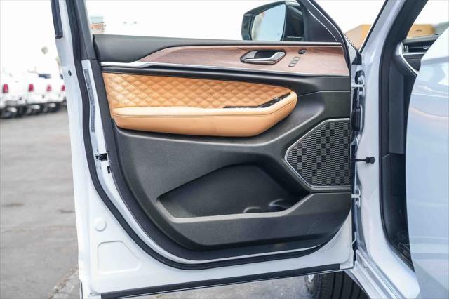 new 2025 Jeep Grand Cherokee car, priced at $48,705