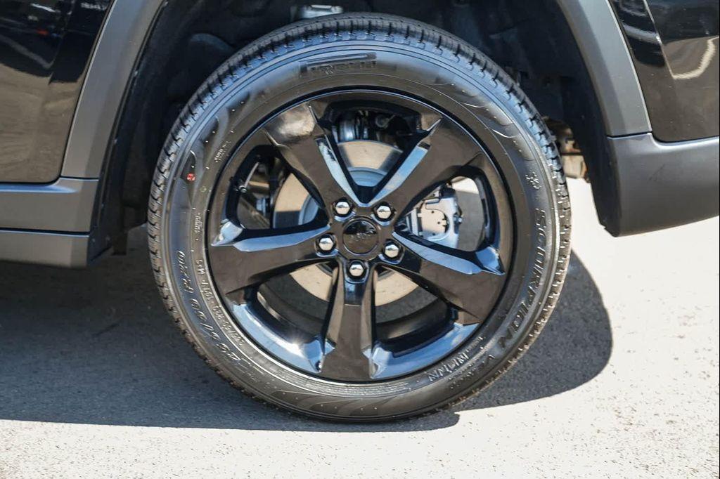 new 2025 Jeep Grand Cherokee car, priced at $49,680