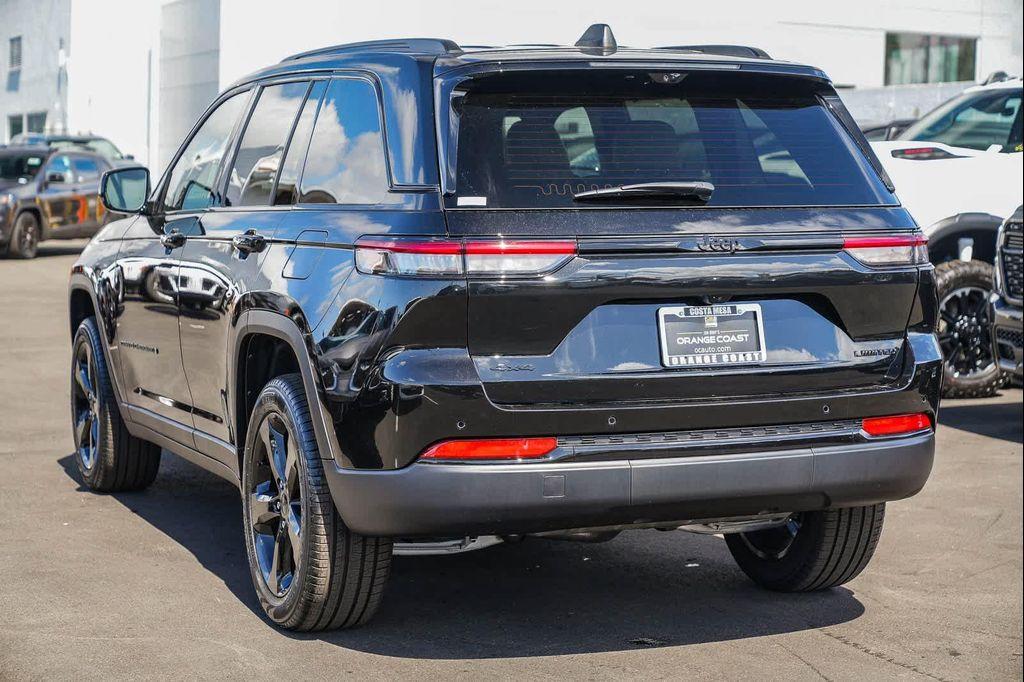 new 2025 Jeep Grand Cherokee car, priced at $49,680