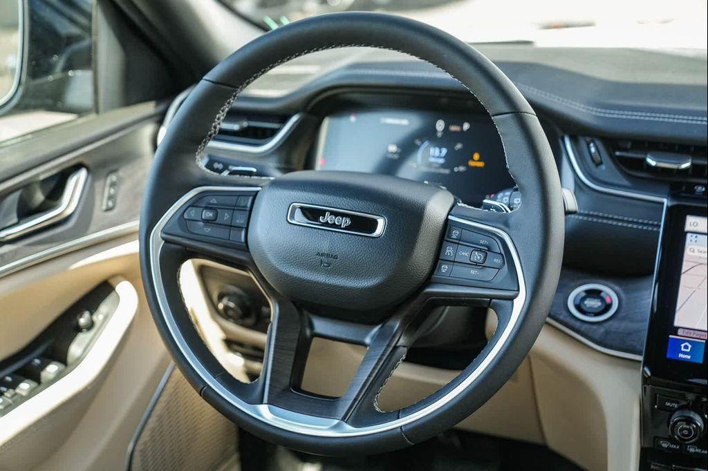 new 2025 Jeep Grand Cherokee car, priced at $49,680