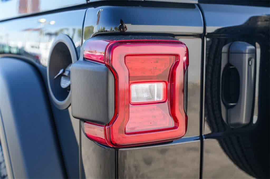new 2025 Jeep Wrangler car, priced at $46,185