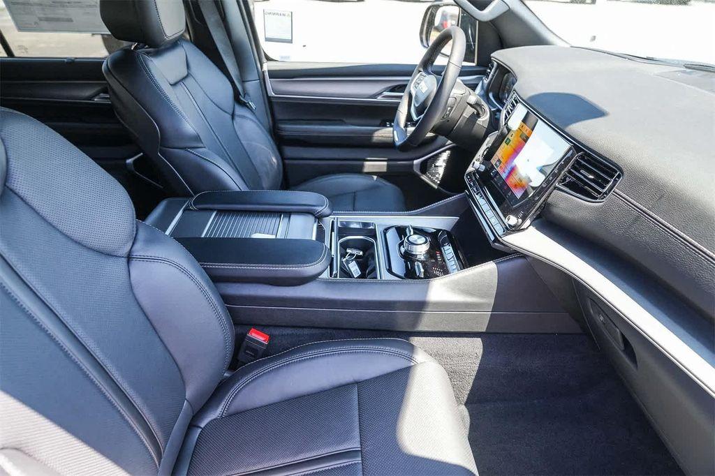 new 2025 Jeep Wagoneer L car, priced at $78,905
