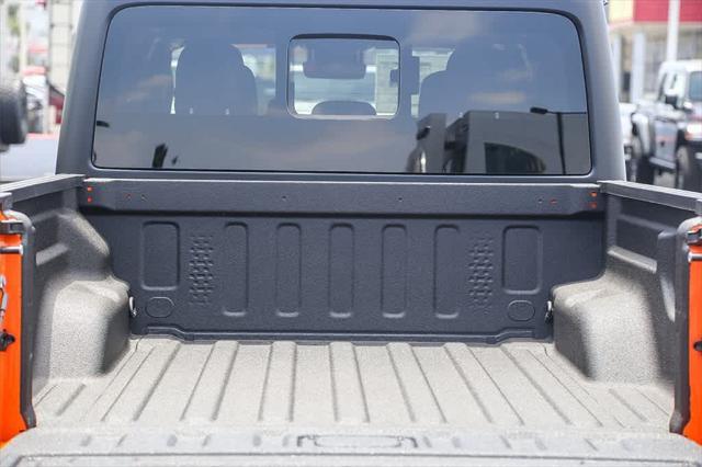 new 2025 Jeep Gladiator car, priced at $45,807
