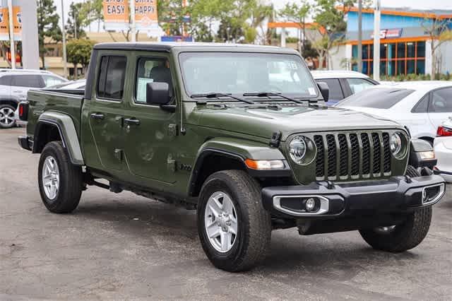 used 2022 Jeep Gladiator car, priced at $33,807