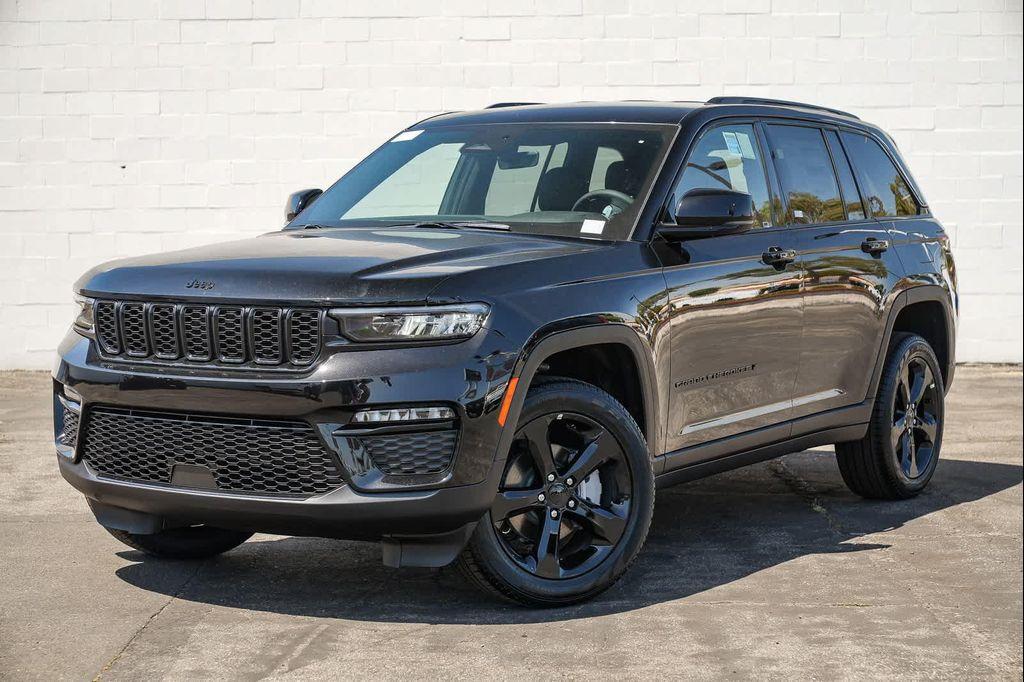 new 2025 Jeep Grand Cherokee car, priced at $41,145