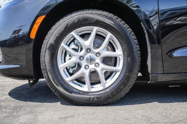 used 2024 Chrysler Pacifica car, priced at $25,839