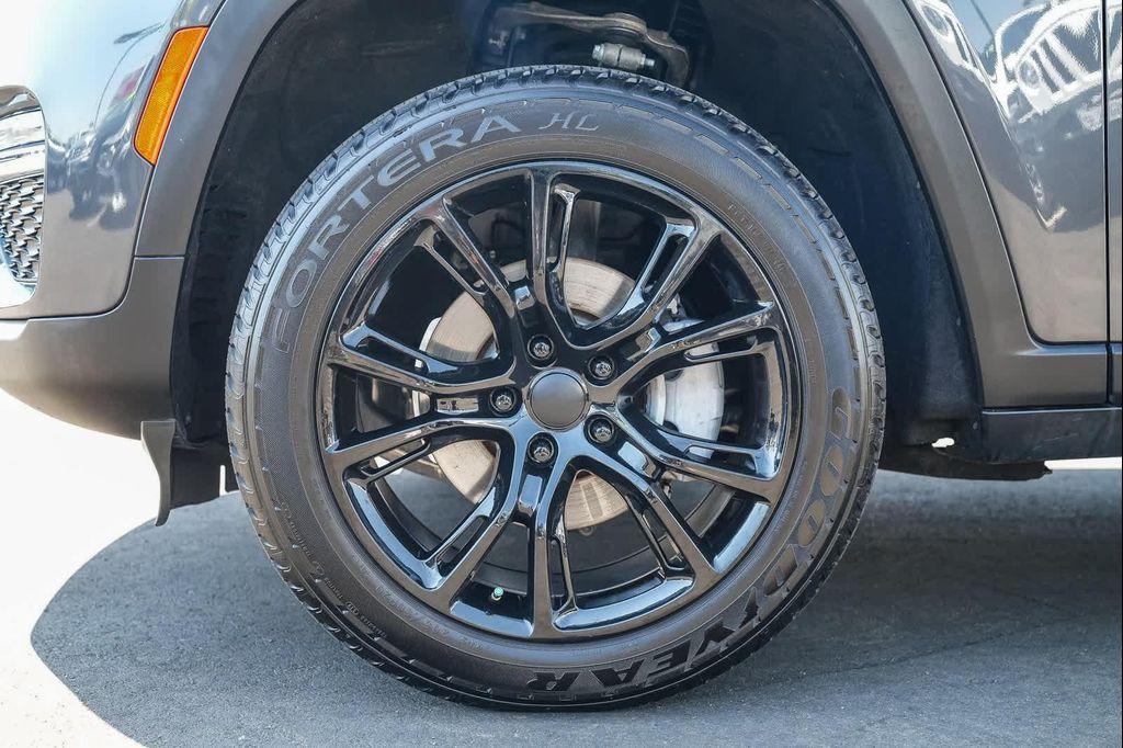 used 2022 Jeep Grand Cherokee car, priced at $33,145