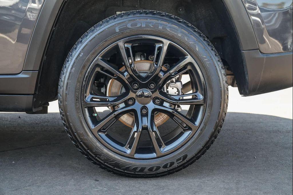 used 2022 Jeep Grand Cherokee car, priced at $33,145