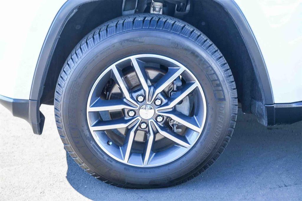 used 2017 Jeep Grand Cherokee car, priced at $15,650