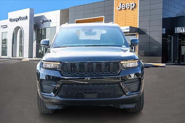 new 2025 Jeep Grand Cherokee car, priced at $43,675