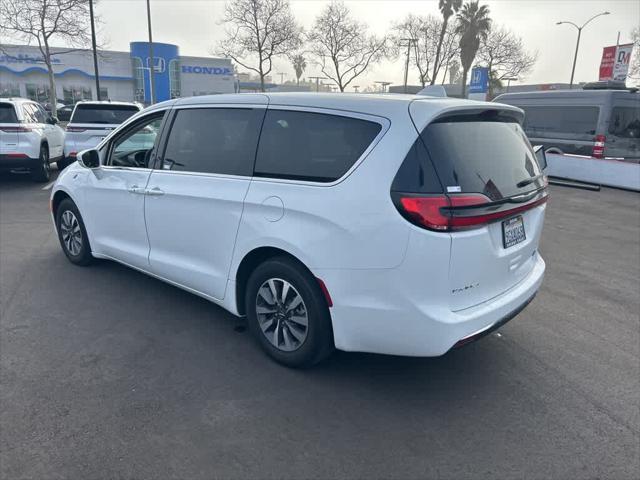 used 2022 Chrysler Pacifica Hybrid car, priced at $25,501