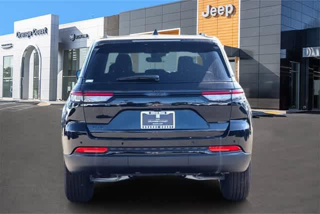 new 2024 Jeep Grand Cherokee car, priced at $39,679