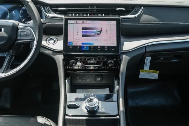 new 2025 Jeep Grand Cherokee car, priced at $46,696