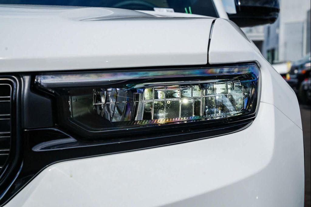 new 2025 Jeep Grand Cherokee car, priced at $49,085