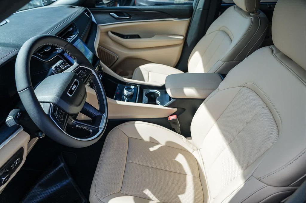 new 2025 Jeep Grand Cherokee car, priced at $49,085