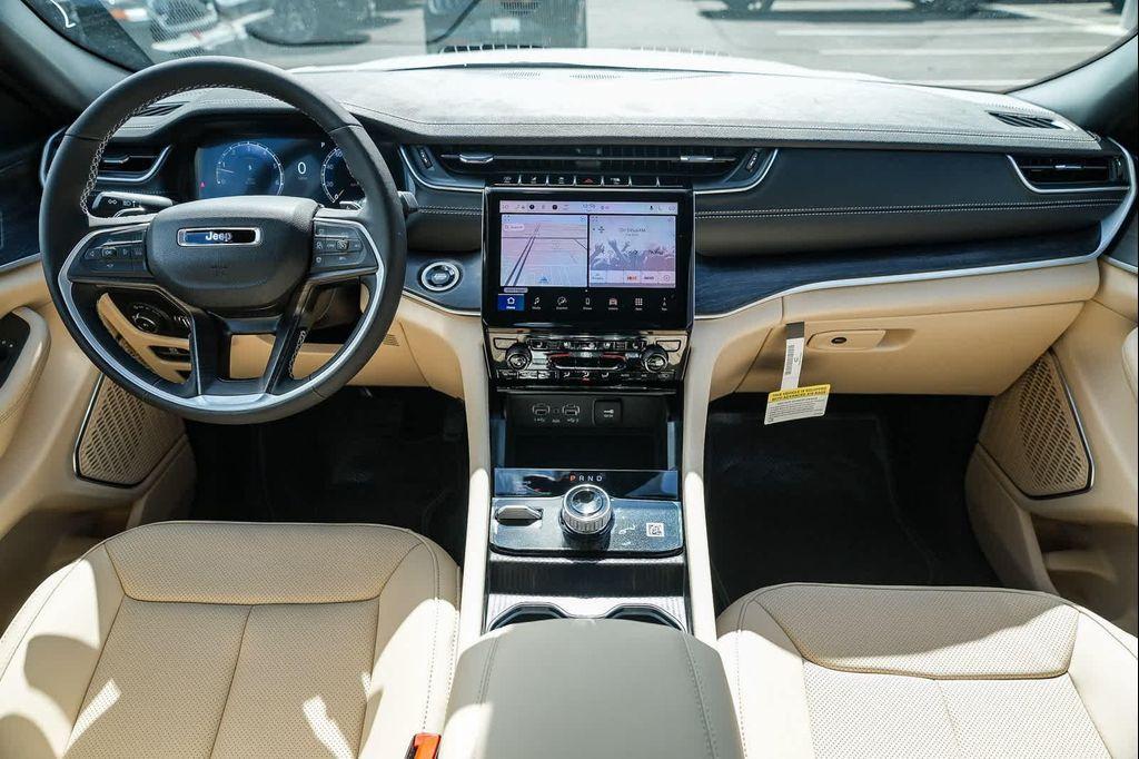 new 2025 Jeep Grand Cherokee car, priced at $49,085