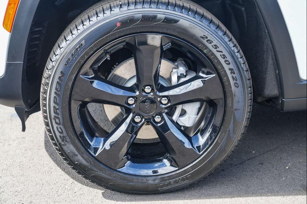 new 2025 Jeep Grand Cherokee car, priced at $49,085