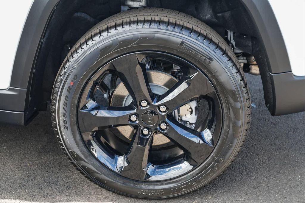 new 2025 Jeep Grand Cherokee car, priced at $49,085
