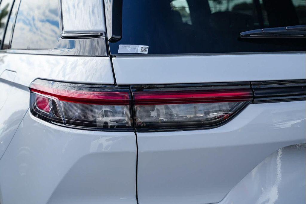 new 2025 Jeep Grand Cherokee car, priced at $49,085