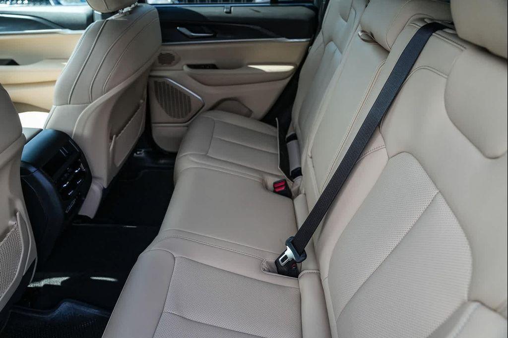 new 2025 Jeep Grand Cherokee car, priced at $49,085