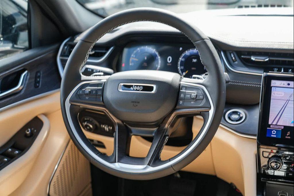 new 2025 Jeep Grand Cherokee car, priced at $49,085