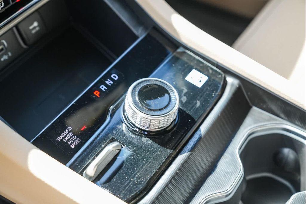 new 2025 Jeep Grand Cherokee car, priced at $49,085