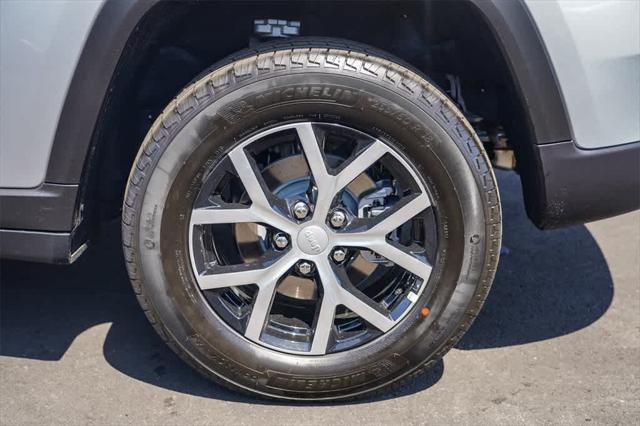 new 2025 Jeep Grand Cherokee car, priced at $38,314